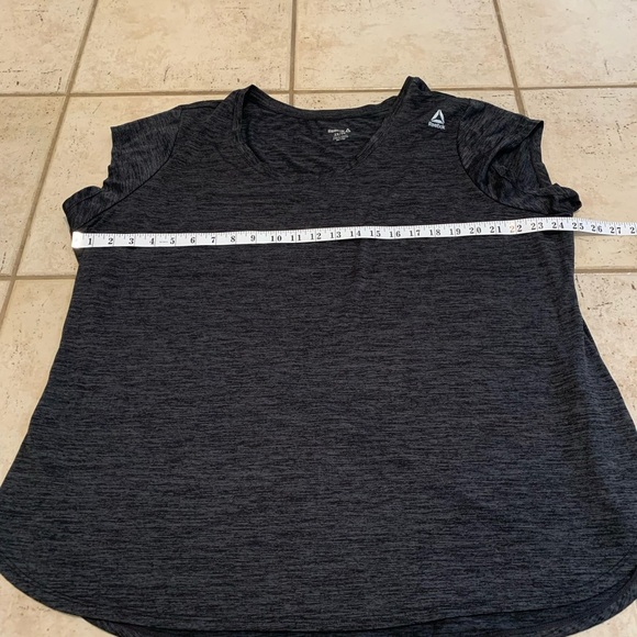 💜 Reebok Performance Dark Gray V-Neck Activewear T-Shirt - Size 2X - Picture 4 of 6